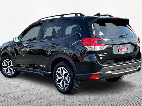 Used 2023 Subaru Forester Premium image 4