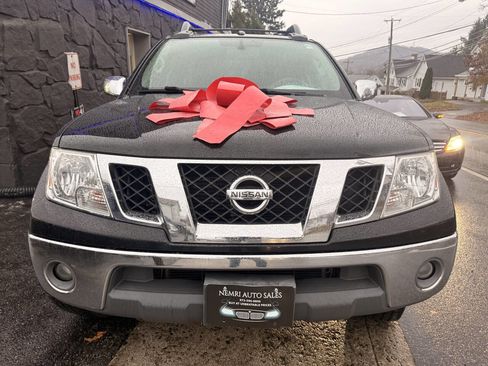Used 2012 Nissan Frontier SL w/ Moonroof Pkg image 4