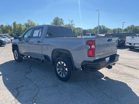 Used 2024 Chevrolet Silverado 2500 Custom w/ Custom Value Package image 3