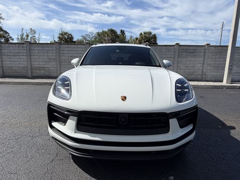 Certified 2025 Porsche Macan image 10