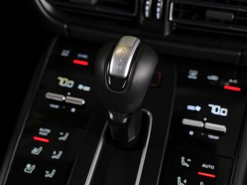 Certified 2026 Porsche Macan AWD/4WD image 17