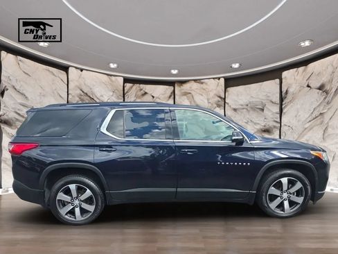 Used 2020 Chevrolet Traverse LT w/ LT Premium Package AWD/4WD image 4