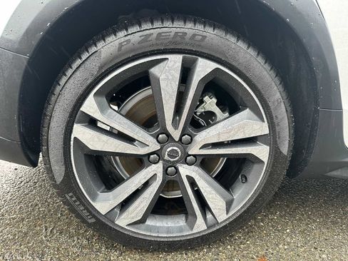 Certified 2025 Volvo V60 B5 Cross Country Plus image 9