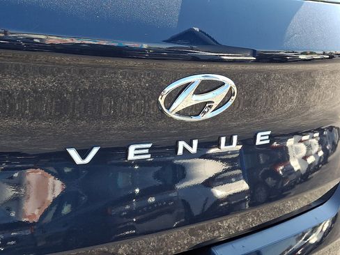 Certified 2021 Hyundai Venue FWD image 30