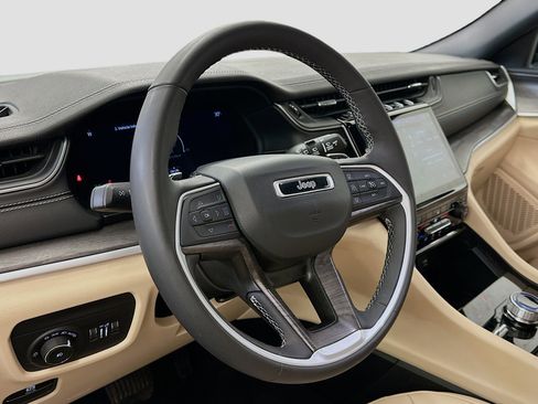 Used 2024 Jeep Grand Cherokee Limited image 18