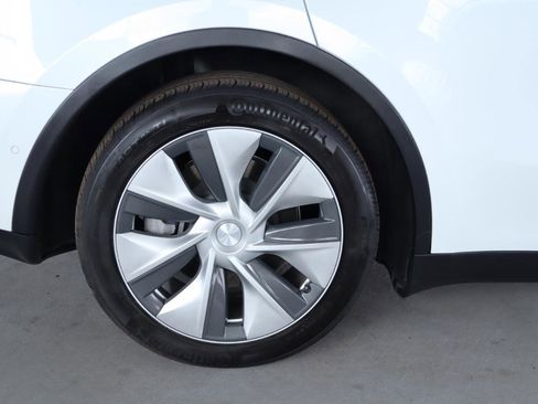 Used 2022 Tesla Model Y Long Range AWD/4WD image 5