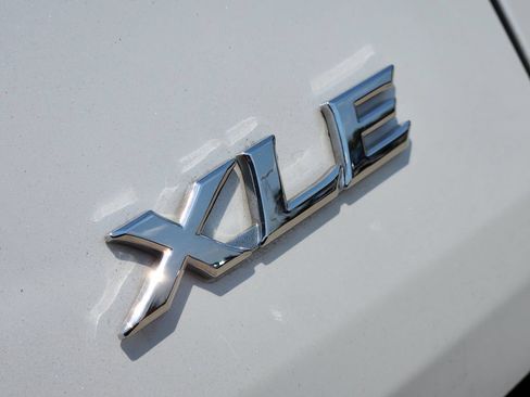 Used 2026 Toyota Sienna XLE FWD image 12