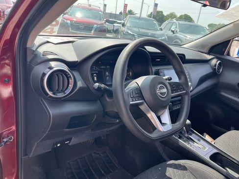 Used 2022 Nissan Kicks SV image 8