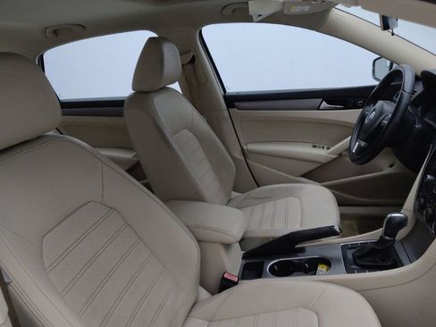 Used 2015 Volkswagen Passat 1.8T SE image 21