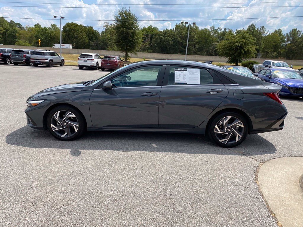 Used 2024 Hyundai Elantra SEL w/ Convenience Package FWD image 4