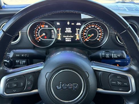 Used 2022 Jeep Wrangler Unlimited Sahara AWD/4WD image 19