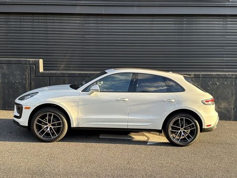 Certified 2025 Porsche Macan image 7