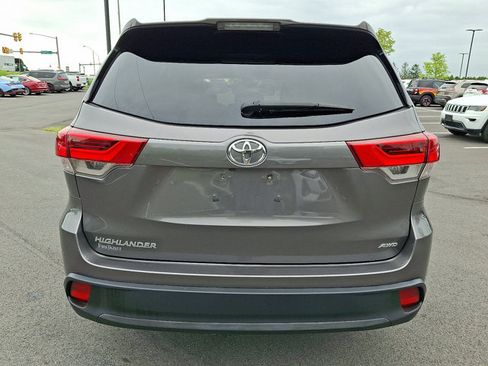 Used 2018 Toyota Highlander LE w/ Protection Package #3 AWD/4WD image 6