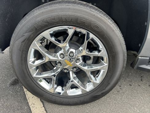 Used 2019 Chevrolet Suburban LT AWD/4WD image 12