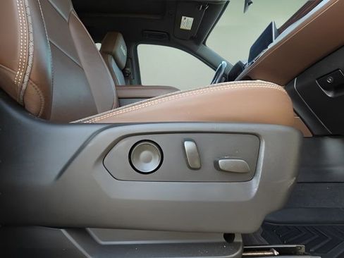 Used 2021 Chevrolet Tahoe High Country w/ Premium Package image 16