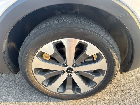 Used 2022 Kia Telluride EX w/ EX Premium Package FWD image 13
