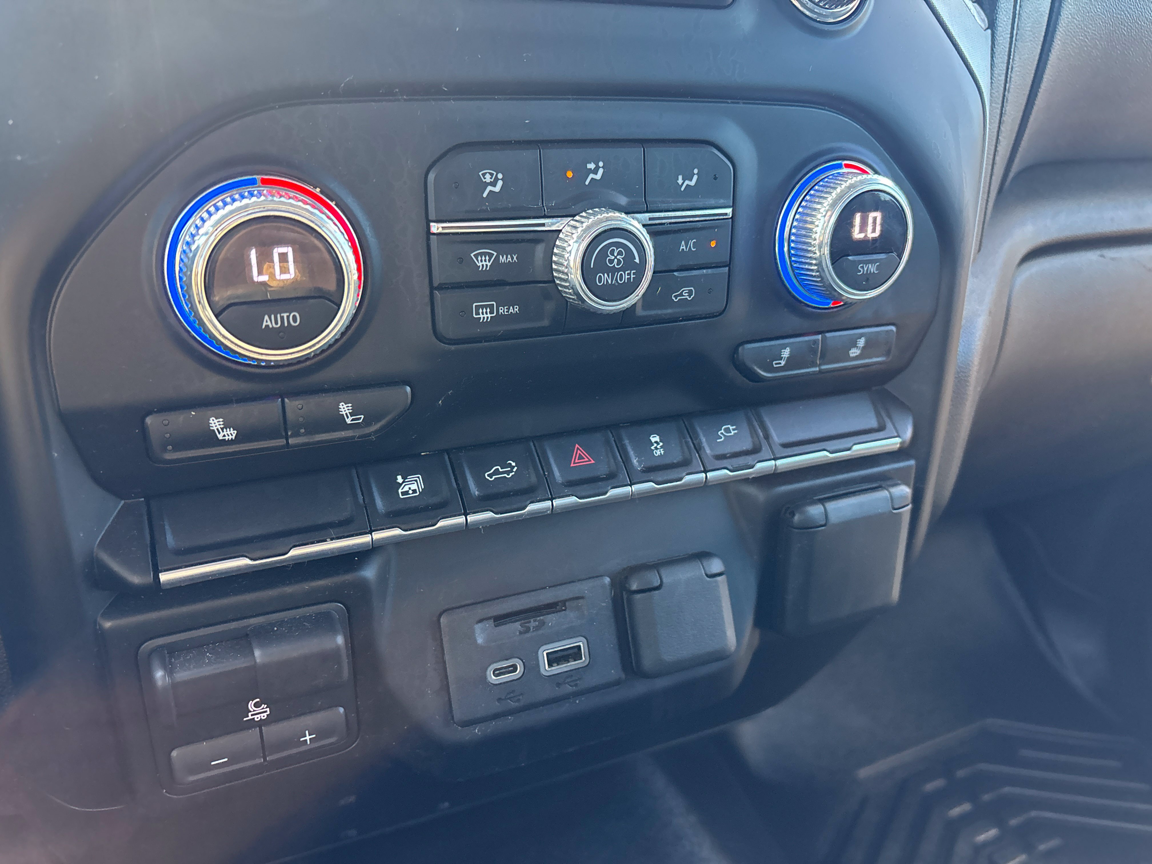 Used 2022 GMC Sierra 3500 SLE w/ SLE Convenience Package AWD/4WD image 19