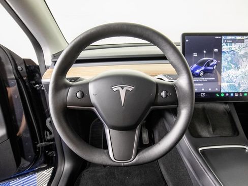 Used 2024 Tesla Model Y Long Range AWD/4WD image 20