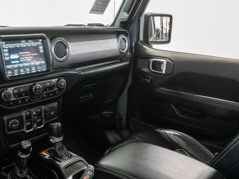 Used 2019 Jeep Wrangler Unlimited Sahara AWD/4WD image 11