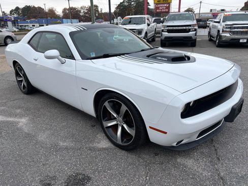 Used 2016 Dodge Challenger R/T image 8