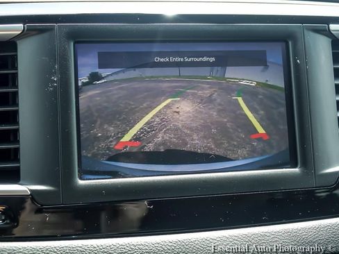 Used 2022 Chrysler Voyager LX FWD image 18