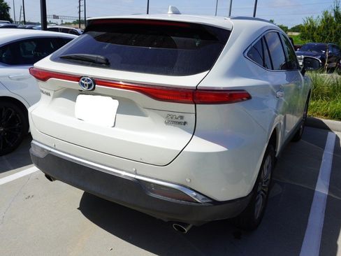 Used 2022 Toyota Venza XLE AWD/4WD image 5