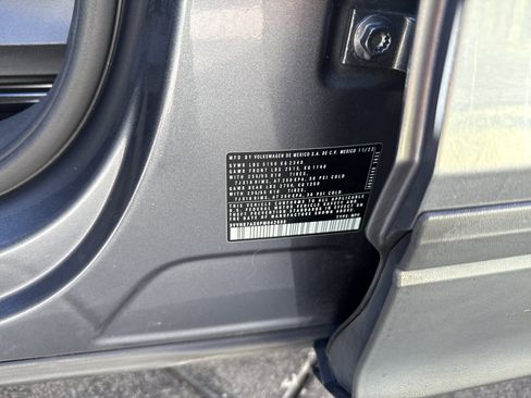 Used 2023 Volkswagen Tiguan SE image 37
