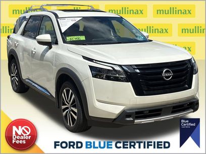 Used 2024 Nissan Pathfinder Platinum w/ Black Appearance Package
