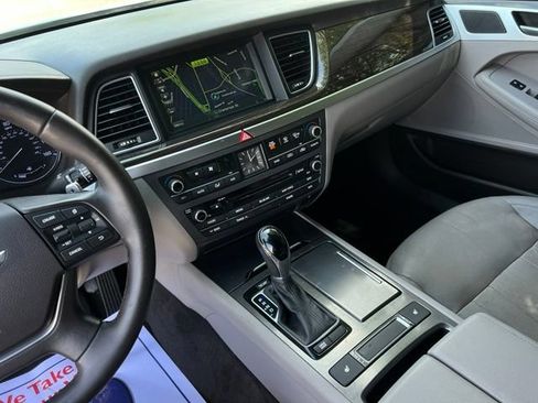 Used 2016 Hyundai Genesis 3.8 RWD image 31