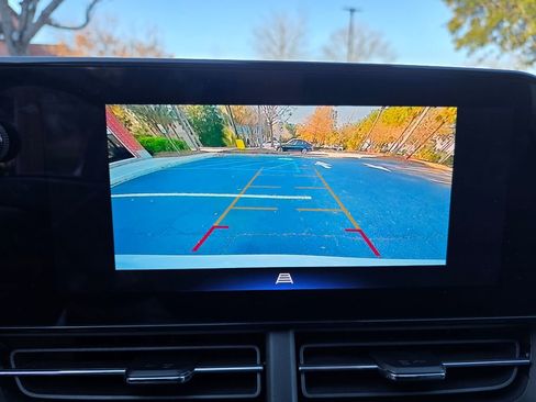 Certified 2025 Chevrolet Trax LT w/ LT Convenience Package image 18