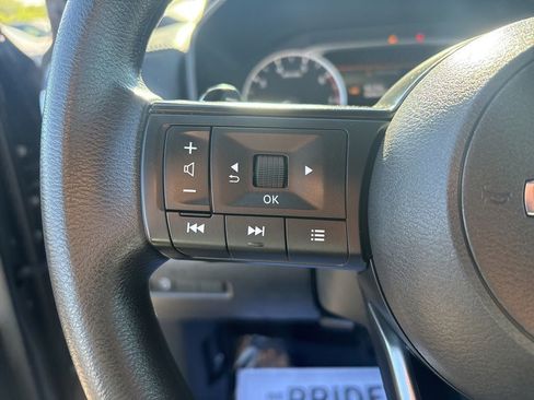 Used 2023 Nissan Rogue S FWD image 15