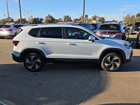 New 2026 Volkswagen Taos SE AWD/4WD image 4