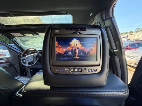 Used 2015 Lincoln Navigator 2WD image 17