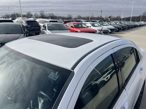 Used 2013 Chrysler 200 Limited image 3