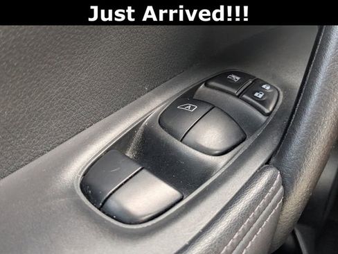 Used 2018 Nissan Rogue SL w/ Premium Package image 25