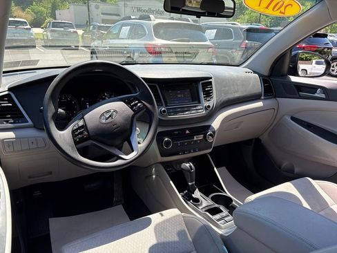 Used 2017 Hyundai Tucson SE AWD/4WD image 11