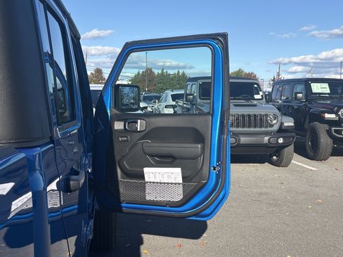 New 2026 Jeep Gladiator Sport image 7