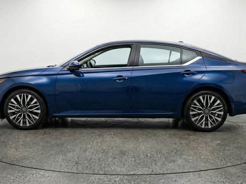 Used 2025 Nissan Altima 2.5 SV FWD image 5