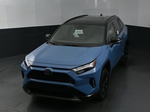 Used 2025 Toyota RAV4 XSE image 28