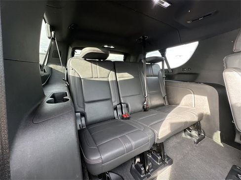 Used 2023 Chevrolet Suburban RST w/ Sport Performance Package image 38