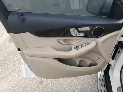 Used 2022 Mercedes-Benz GLC 300 image 11