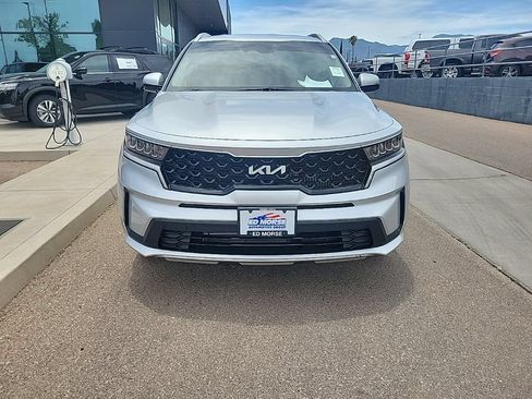 Used 2022 Kia Sorento S FWD image 2