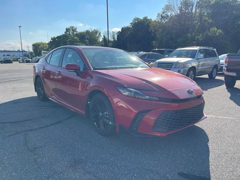 Used 2025 Toyota Camry SE w/ Convenience Package FWD image 7