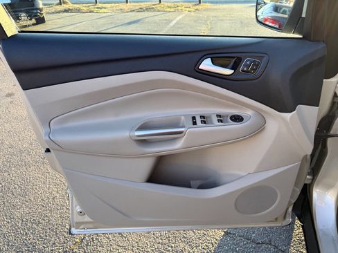 Used 2017 Ford Escape Titanium image 23