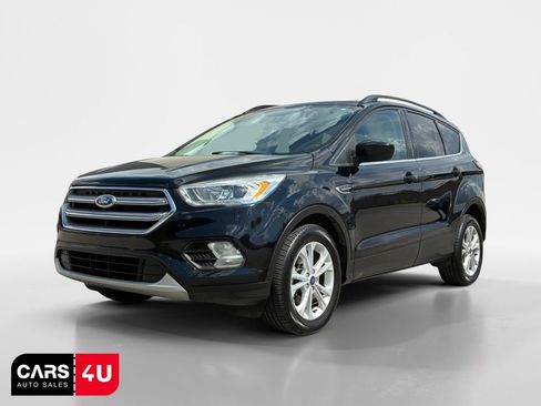 Used 2017 Ford Escape SE w/ Equipment Group 201A FWD image 3