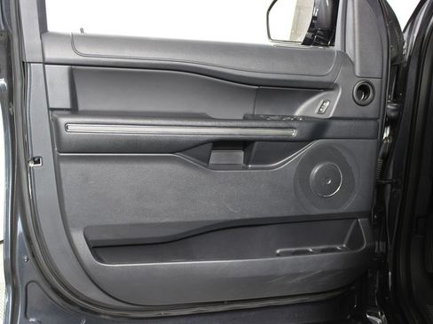 Used 2024 Ford Expedition XLT RWD image 6