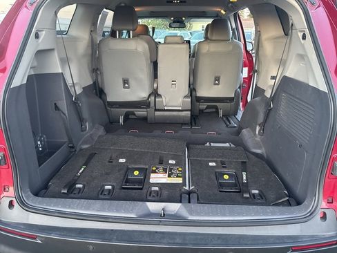 Used 2023 Toyota Sienna XLE image 33