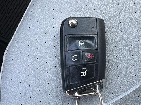 Used 2021 Volkswagen Tiguan SE R-Line image 31