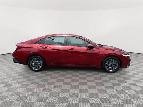 Certified 2024 Hyundai Elantra SEL FWD image 2