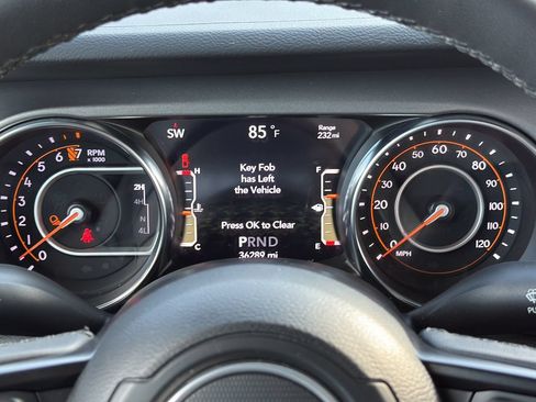 Used 2023 Jeep Gladiator Sport AWD/4WD image 11